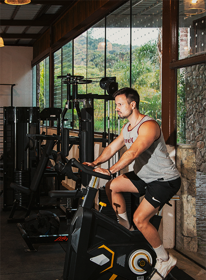 Academia da Reserva com vista para a mata